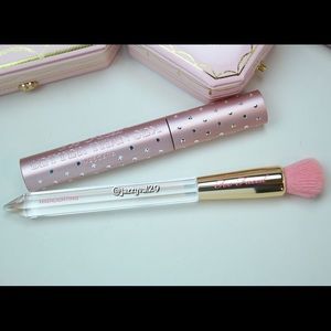 💎Too Faced Diamond Light Highlighting Brush💎